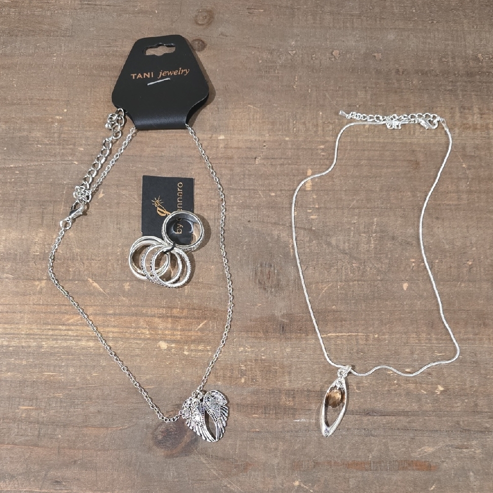 Silver Necklace Set with Leaf and Teardrop Pendants